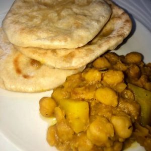 Flatbread served with Curry Chickpeas - TheShyFoodBlogger